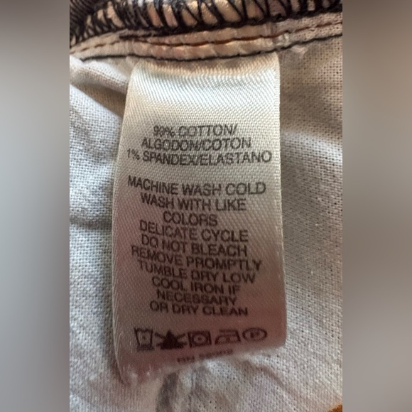 Vintage DKNY Blue wash Jeans Size 12R Zip Fly Embroidered stitched back pockets - Picture 9 of 9